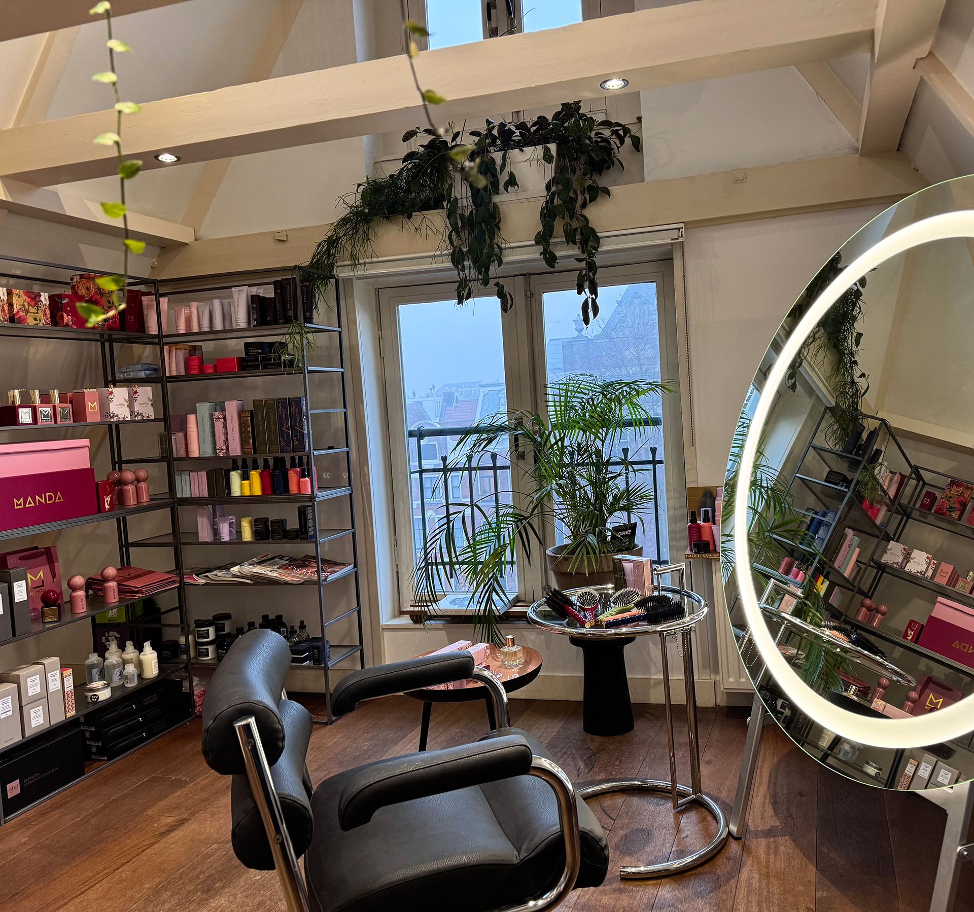 Wij kiezen heel duidelijk om enkel en alleen boutique salons te leveren in Nederland